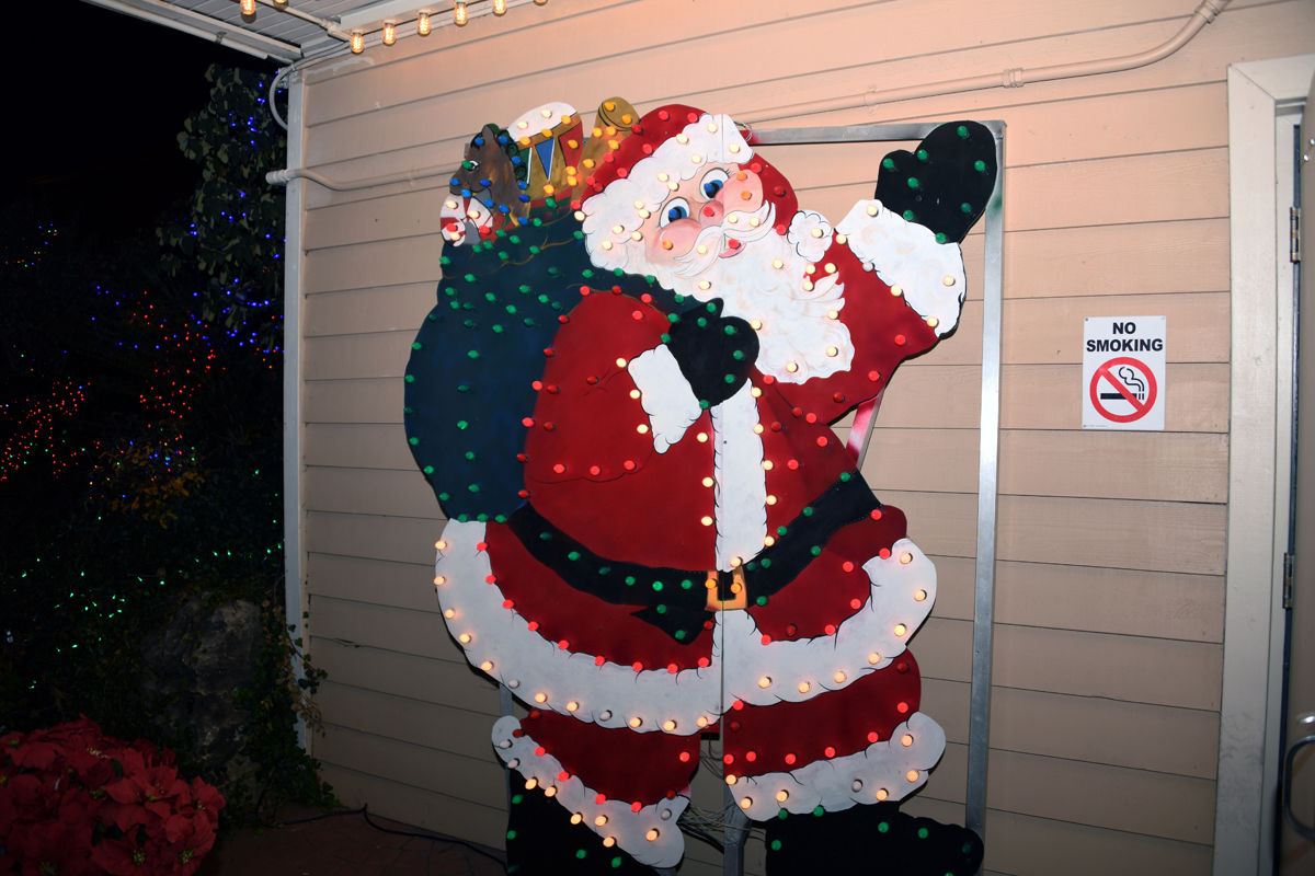 040 Lighted Santa outside the Presleys' Theatre.jpg